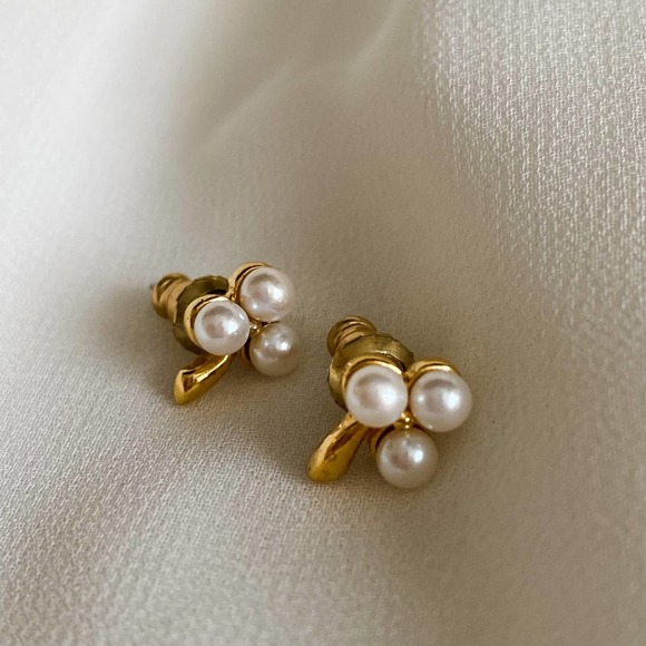 VTG Gold Three Pearl Clover Earrings - Picture 6 of 7